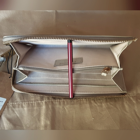 NWT Margo Leather Wristlet Wallet - Picture 12 of 14